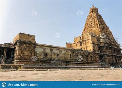 O Templo Brihadeeswarar: Uma Maravilha Arquittetônica do Período Chola em Thanjavur!