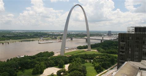 The Gateway Arch: Um Marco Icônico que Te Transportará para o Passado!